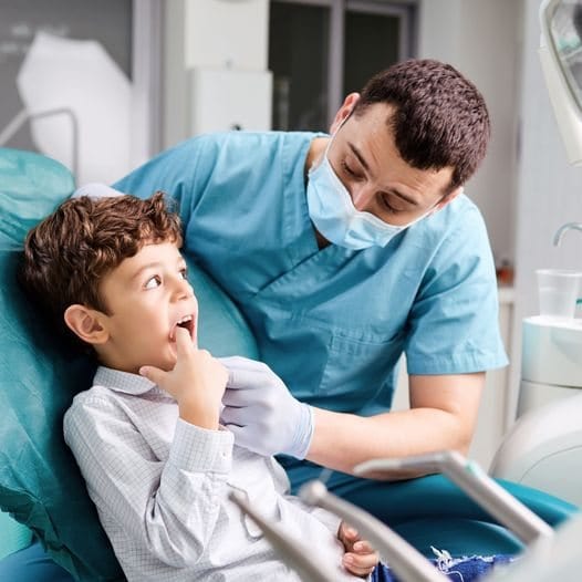 À partir de quel âge consulter un dentiste ?