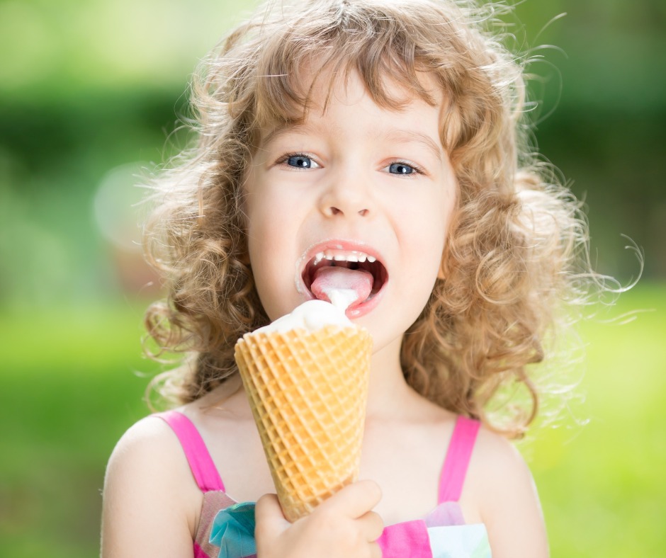 Vacances : attention au sucre qui attaque les dents des enfants !