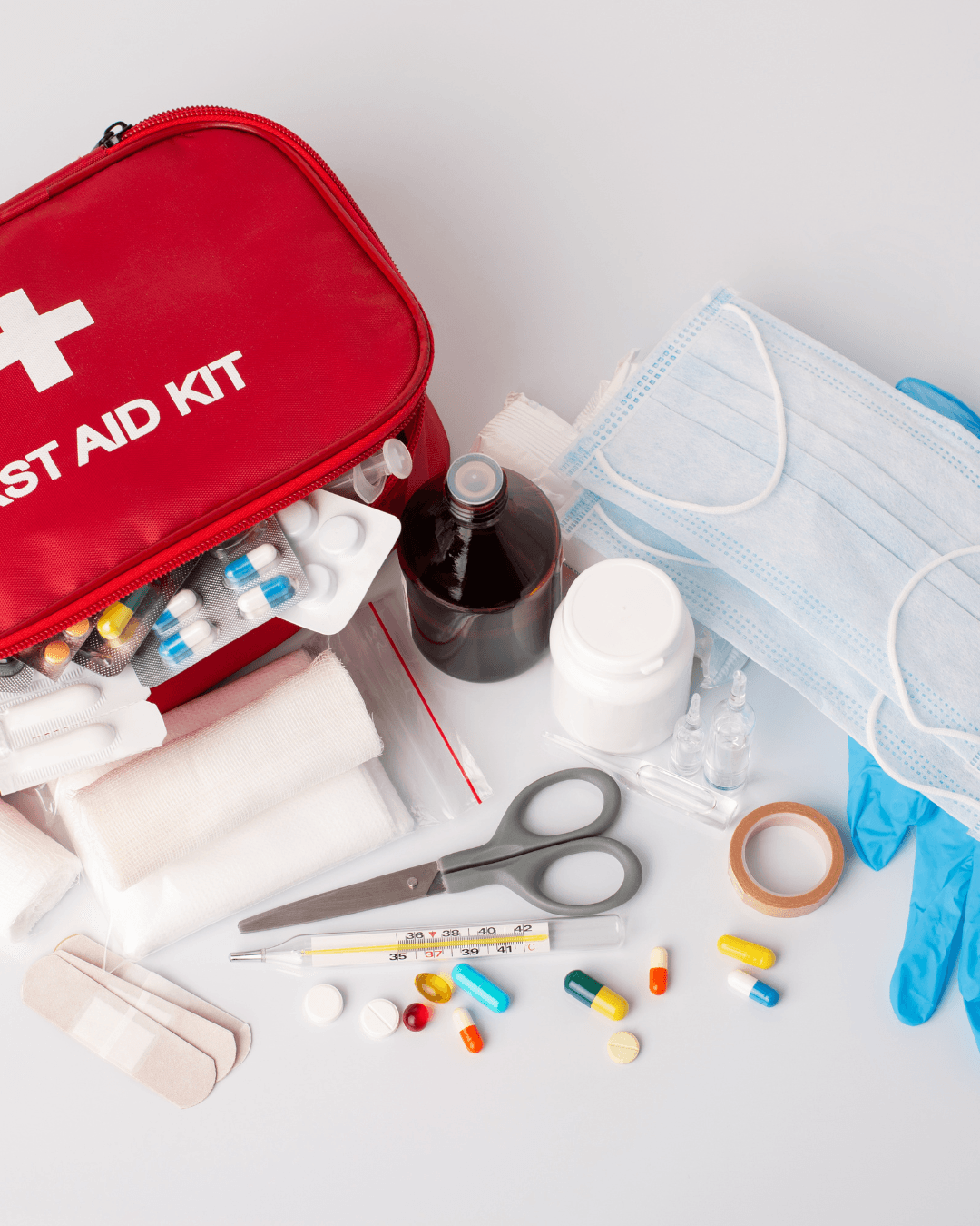 🎒 Ma trousse de secours de vacances : les 10 indispensables à ne pas oublier ! 🌞